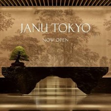 Janu Tokyo’s warm, sculptural lobby, a reference for the luxury stay